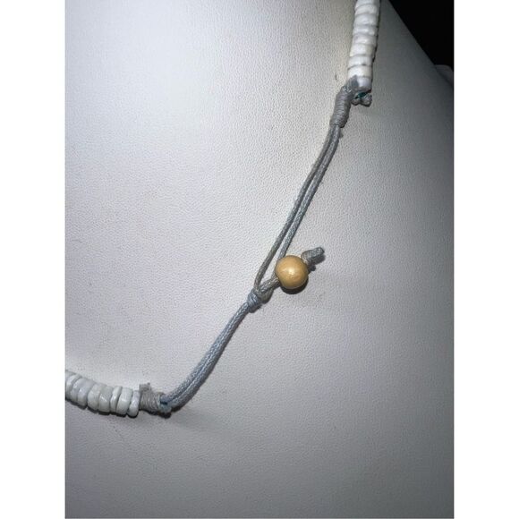 Vintage Loop Closure Pooka Shell Necklace - Picture 4 of 6